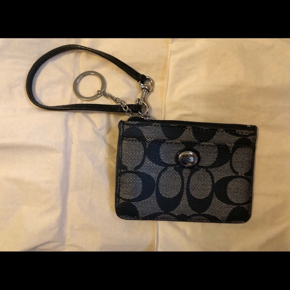 Low start for show!Mini Coach Wristlet/Wallet with keychain. Used once or twice - Picture 7 of 7
